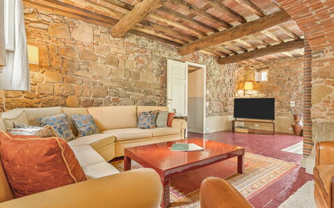 Il Vignale: Møbel, Væg, Indretning, Gulvbelægning, Loft, Etage, Værelse, Couch, Stue, Stol