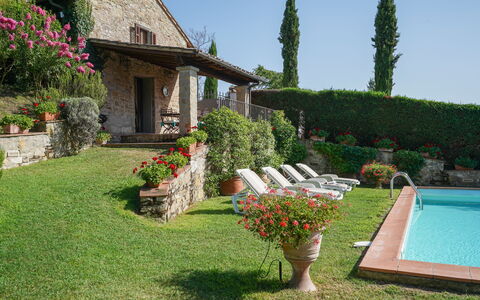 Villa San Lorenzo: Ejendom, Gård, Hus, Græs, Have, Backyard, Lawn, Bygning, Ejendom, Busk