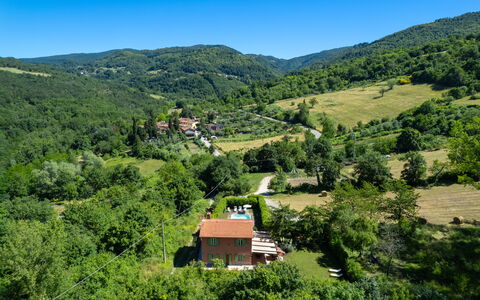 Villa Il Nido: Plante, Himmel, Bjerg, Plantesamfund, Naturligt Miljø, Naturlige Landskab, Træ, Land Lot, Highland, Hus