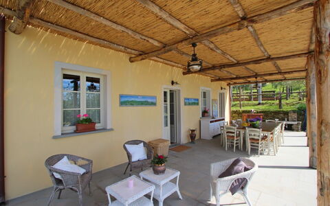 Villa Miramare: Ejendom, Bygning, Værelse, Ejendom, Hus, Loft, Loft, Indretning, Møbel, Veranda