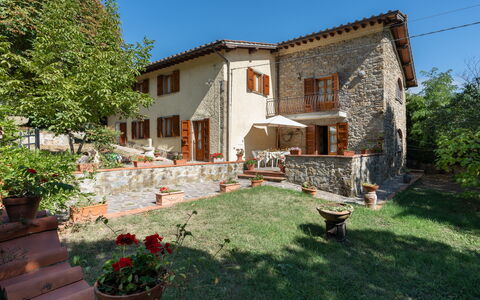 Casa Corella: Plante, Himmel, Bygning, Vindue, Blomsterkrukke, Træ, Hus, Land Lot, Blomst, Græs