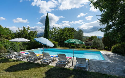 Casa Corella: Sky, Himmel, Plante, Vand, Paraply, Bygning, Svømmepøl, Træ, Skygge, Hus