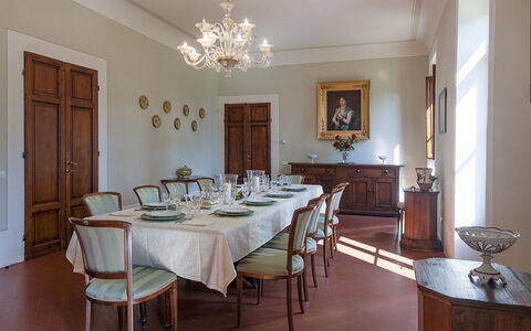 Villa Le Volte: Værelse, Ejendom, Spisestue, Møbel, Indretning, Bygning, Bord, Loft, Ejendom, Hus