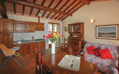 Bilocale: Værelse, Ejendom, Bygning, Møbel, Stue, Indretning, Hus, Loft, Bjælke, Etage