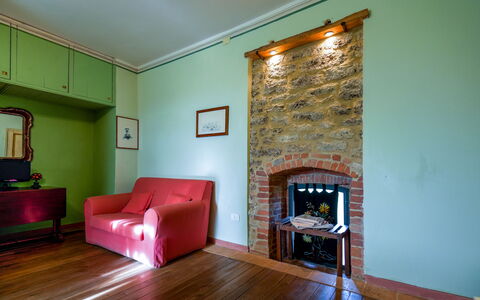 Agriturismo Il Molinello: Ejendom, Møbel, Couch, Træ, Indretning, Belysning, Stue, Gulvbelægning, Komfort, Billedramme