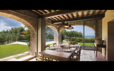 Villa Mandorlo: Ejendom, Bygning, Hus, Estate, Ejendom, Hjem, Værelse, Veranda, Arkitektur, Villa