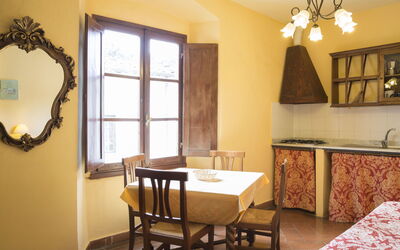 Belvedere 5: Værelse, Ejendom, Spisestue, Indretning, Møbel, Bygning, Gul, Bord, Væg, Ejendom