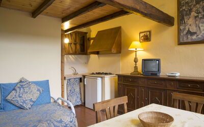 Casa Vecchia 2: Værelse, Ejendom, Møbel, Bygning, Indretning, Hus, Countertop, Køkken, Ejendom, Etage