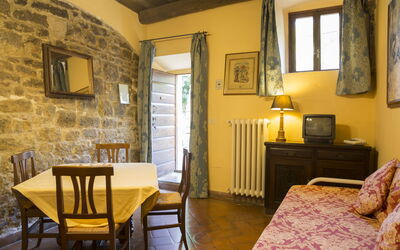 Torchio 2: Værelse, Ejendom, Møbel, Bygning, Indretning, Gul, Hus, Stue, Etage, Ejendom