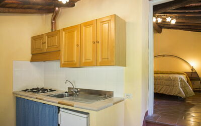 Torretta 5: Værelse, Ejendom, Countertop, Håndvask, Møbel, Bygning, Køkken, Cabinetry, Indretning, Hus