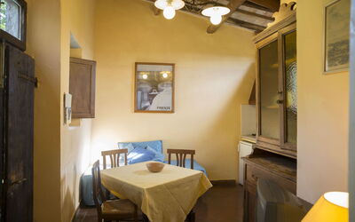 Torretta 1: Værelse, Ejendom, Bygning, Indretning, Møbel, Loft, Arkitektur, Ejendom, Bord, Hus