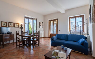 Appartamento Glicine in Siena, Pool Use, Ac: Bord, Møbel, Ejendom, Couch, Billedramme, Azure, Træ, Vindue, Indretning, Stue