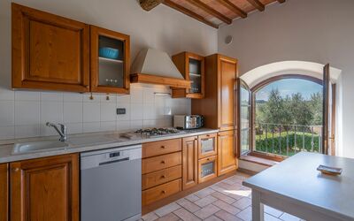 Appartamento Papavero in Siena, Pool Use, Ac: Cabinetry, Countertop, Bygning, Møbel, Ejendom, Håndvask, Stol, Skuffe, Køkken, Træ