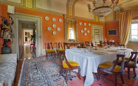 Villa de Ranieri: Værelse, Ejendom, Bygning, Indretning, Restaurant, Spisestue, Bord, Møbel, Ejendom, Loft