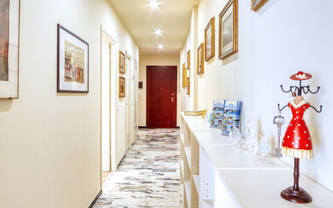 Giulia Apartment - Levanto: Hvid, Ejendom, Bygning, Værelse, Indretning, Væg, Hus, Turistattraktion, Arkitektur, Hal