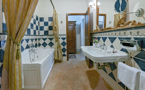 Villa Dei Michelangioli a Brolio: Værelse, Ejendom, Indretning, Bygning, Badeværelse, Væg, Restaurant, Ejendom, Møbel, Etage