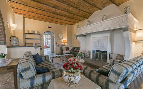 Villa Dei Michelangioli a Brolio: Værelse, Ejendom, Stue, Bygning, Indretning, Møbel, Ejendom, Hus, Hjem, Loft