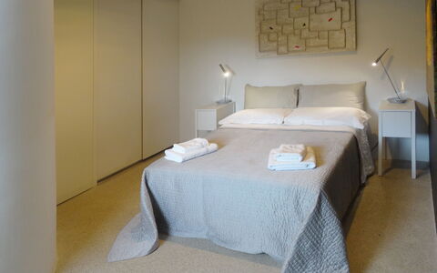 Casa Farfalla: Møbel, Indretning, Væg, Etage, Gulvbelægning, Soveværelse, Seng, Træ, Værelse, Loft