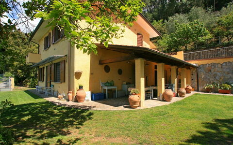 Villa La Collinetta: Plante, Bygning, Ejendom, Vindue, Træ, Hus, Stol, Land Lot, Skygge, Sommerhus
