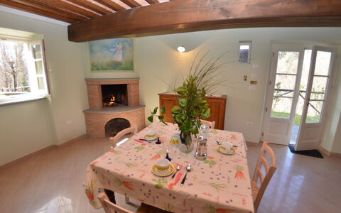 Anfora!!: Værelse, Ejendom, Spisestue, Loft, Bygning, Hus, Hjem, Indretning, Møbel, Bord