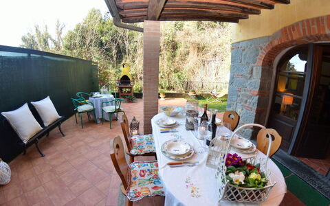 Casa Milena: Ejendom, Værelse, Hus, Bygning, Restaurant, Måltid, Morgenmad, Ejendom, Brunch, Bord