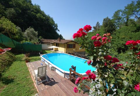 Casa Milena: Svømmepøl, Ejendom, Botanik, Blomst, Fritid, Udvej, Plante, Have, Ferie, Villa