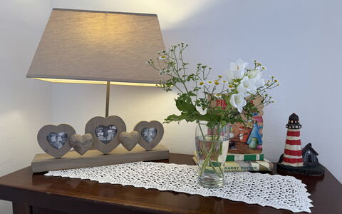 Casa Romana: Møbel, Belysning, Lampeskærm, Lampe, Design, Sengetøj, Hjerte, Pude, Billedramme, Stue