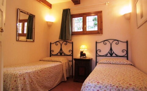 Raggio Di Sole Sull'argentario: Soveværelse, Seng, Værelse, Møbel, Sengetøj, Ejendom, Bed Frame, Sengetøj, Indretning, Bygning