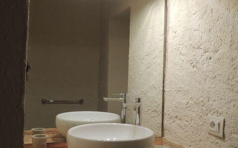 Agriturismo La Pieve: Badeværelse, Ejendom, Badeværelsesvask, Flise, Værelse, Keramisk, Sanitærarmatur, Væg, Indretning, Håndvask