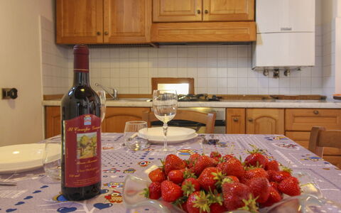 La Casa del Nonno: Bordservice, Mad, Flaske, Drinkware, Frugt, Ingrediens, Fremstille, Møbel, Serveware