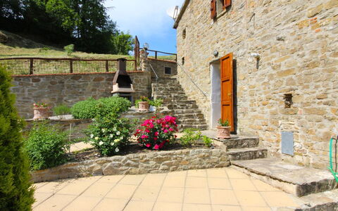 La Casa del Nonno: Plante, Bygning, Himmel, Vindue, Blomst, Træ, Vejbelægning, Dør, Blomsterkrukke, Hus