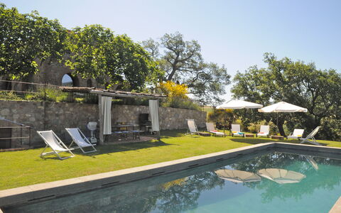 Podere Palazzo: Ejendom, Svømmepøl, Hus, Ejendom, Hjem, Bygning, Fritid, Udvej, Estate, Boligområde