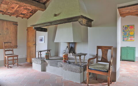 Podere Palazzo: Værelse, Ejendom, Bygning, Indretning, Møbel, Stue, Hus, Loft, Ejendom, Bord