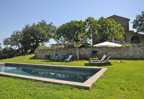 Podere Palazzo: Arkitektur, Ejendom, Hus, Træ, Græs, Bygning, Estate, Hjem, Plante, Landskab