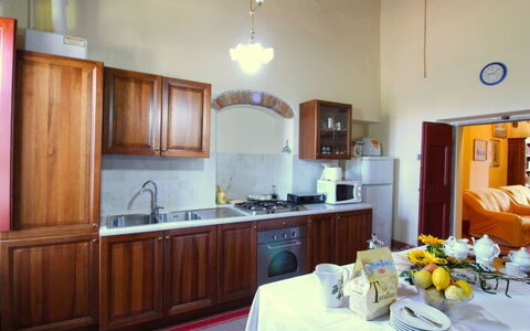 Galleria di Brolio: Værelse, Countertop, Ejendom, Køkken, Møbel, Cabinetry, Bygning, Indretning, Hus, Ejendom