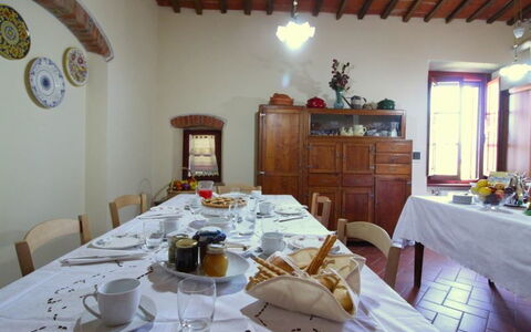 Galleria di Brolio: Værelse, Ejendom, Møbel, Indretning, Bygning, Hus, Restaurant, Ejendom, Soveværelse, Spisestue