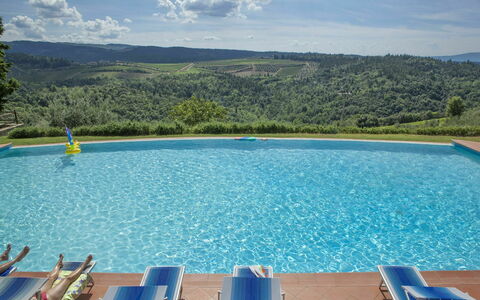 Quercia Al Poggio - Weddings And Events: Vand, Sky, Himmel, Vandressourcer, Svømmepøl, Blå, Azure, Udendørs Møbler, Coastal Og Oceaniske Landskabsformer, Rektangel