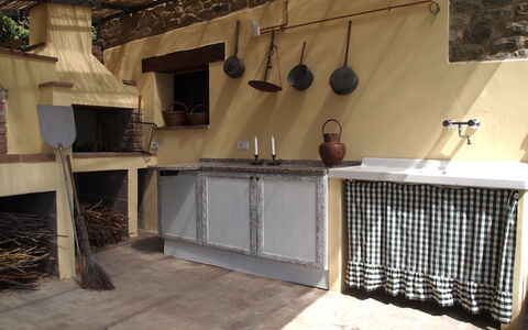 Villa Gelsomino: Ejendom, Værelse, Bygning, Hus, Indretning, Loft, Møbel, Træ, Countertop, Flise