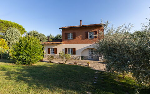 Villa Mimosa: Plante, Himmel, Bygning, Vindue, Hus, Land Lot, Naturlige Landskab, Træ, Græs, Landskab