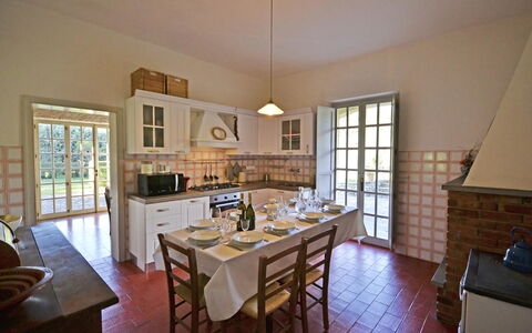 Villa Mimosa: Ejendom, Værelse, Bygning, Møbel, Indretning, Etage, Loft, Hus, Køkken, Ejendom