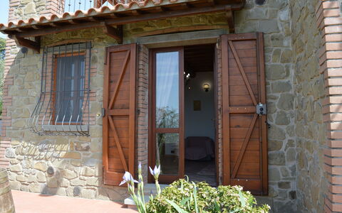 Villa Rubino: Ejendom, Bygning, Hus, Vindue, Ejendom, Dør, Veranda, Facade, Sommerhus, Hjem