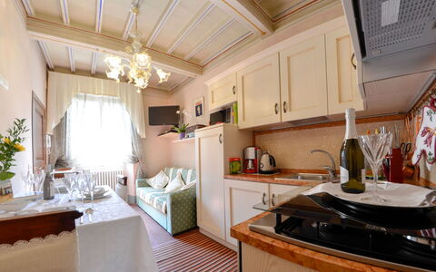 Appartamento Il Teatro: Ejendom, Værelse, Bygning, Indretning, Møbel, Ejendom, Køkken, Hus, Loft, Arkitektur