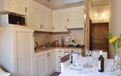 Appartamento Il Teatro: Countertop, Værelse, Cabinetry, Køkken, Møbel, Ejendom, Bygning, Indretning, Hjem, Hus