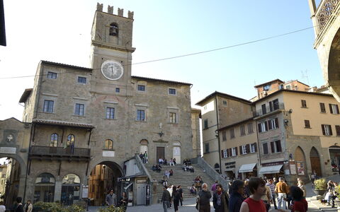 Appartamento Imperiale: Stad, Bygning, Menneskelig Bosættelse, City, Kvarter, Arkitektur, Rådhusplads, Turisme, Middelalderlig Arkitektur, Gade