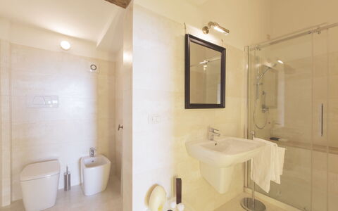 Appartamento Imperiale: Badeværelse, Ejendom, Værelse, Indretning, Sanitærarmatur, Væg, Bygning, Ejendom, Arkitektur, Hus