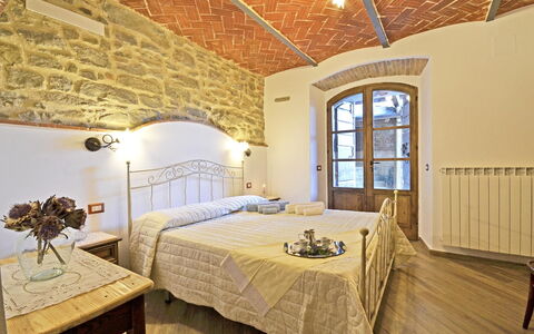 Appartamento Luna: Soveværelse, Værelse, Ejendom, Møbel, Seng, Indretning, Loft, Væg, Bygning, Bed Frame