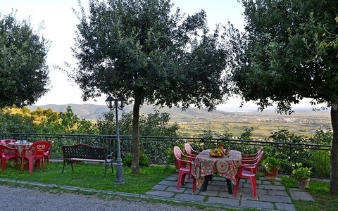 Appartamento Luna: Træ, Fritid, Botanik, Vedplante, Græs, Forår, Landdistrikt, Møbel, Have, Sommer