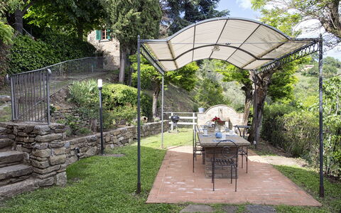 Villa Del Sole: Ejendom, Botanik, Ejendom, Have, Træ, Botanisk Have, Arkitektur, Skygge, Gård, Arch