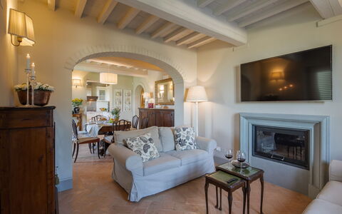 Villa Chiara: Værelse, Stue, Ejendom, Møbel, Bygning, Indretning, Loft, Hjem, Etage, Ejendom