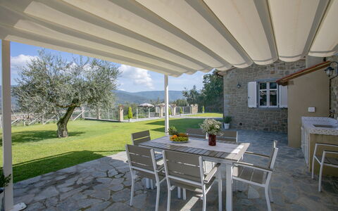 Villa Chiara: Ejendom, Bygning, Hus, Ejendom, Hjem, Gårdhave, Estate, Værelse, Veranda, Indretning